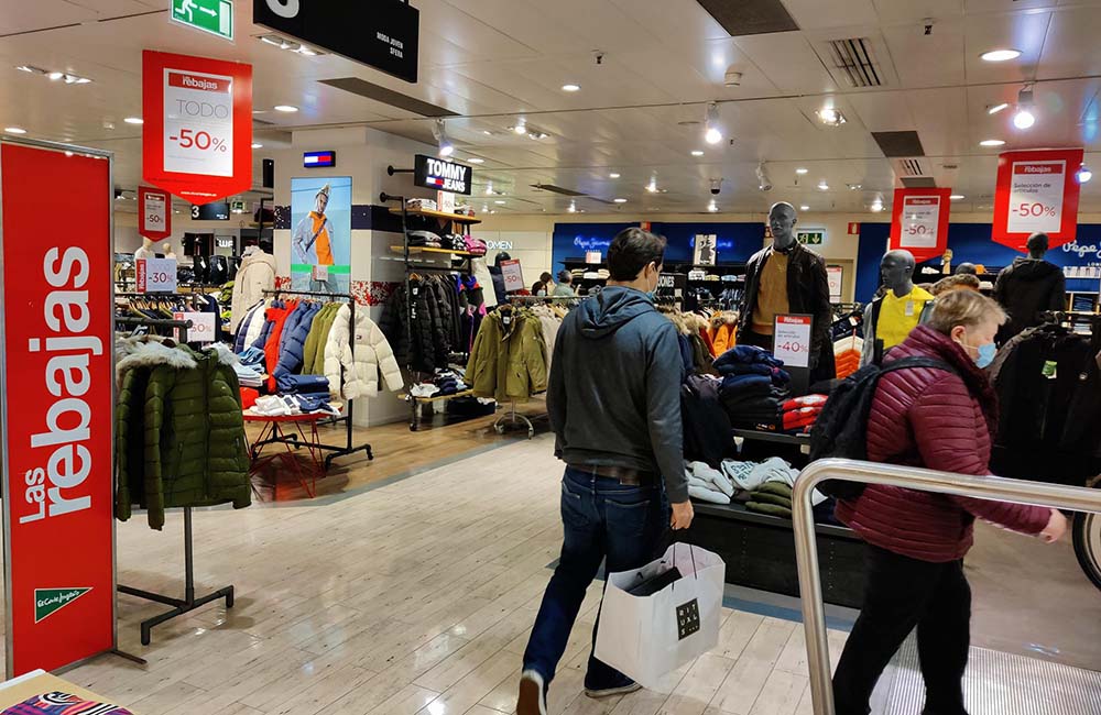El Corte Inglés comienza las rebajas con hasta el 50% en más de 1.000 marcas