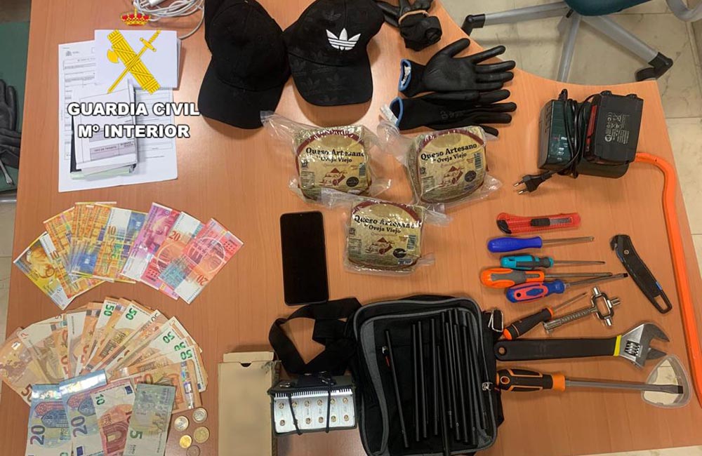 Tres detenidos por varios robos con fuerza de vehículos en León